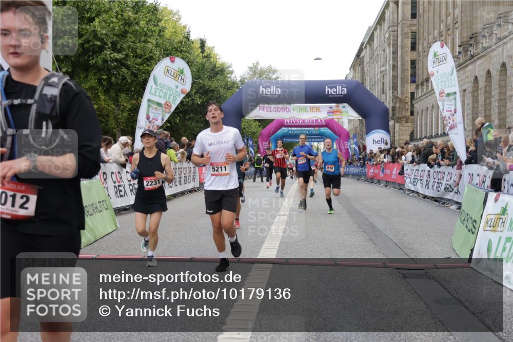 06.09.2026 - CURREX Alsterlauf Yannick Fuchs http://msf.ph/oto/10179136 06.09.2026 09:55:22 Ziel 2012, 2231, 2232, 2908, 3126, 3344, 3484, 4512, 4686, 4688, 5211, 5314, 5855, 6293 meine-sportfotos.de