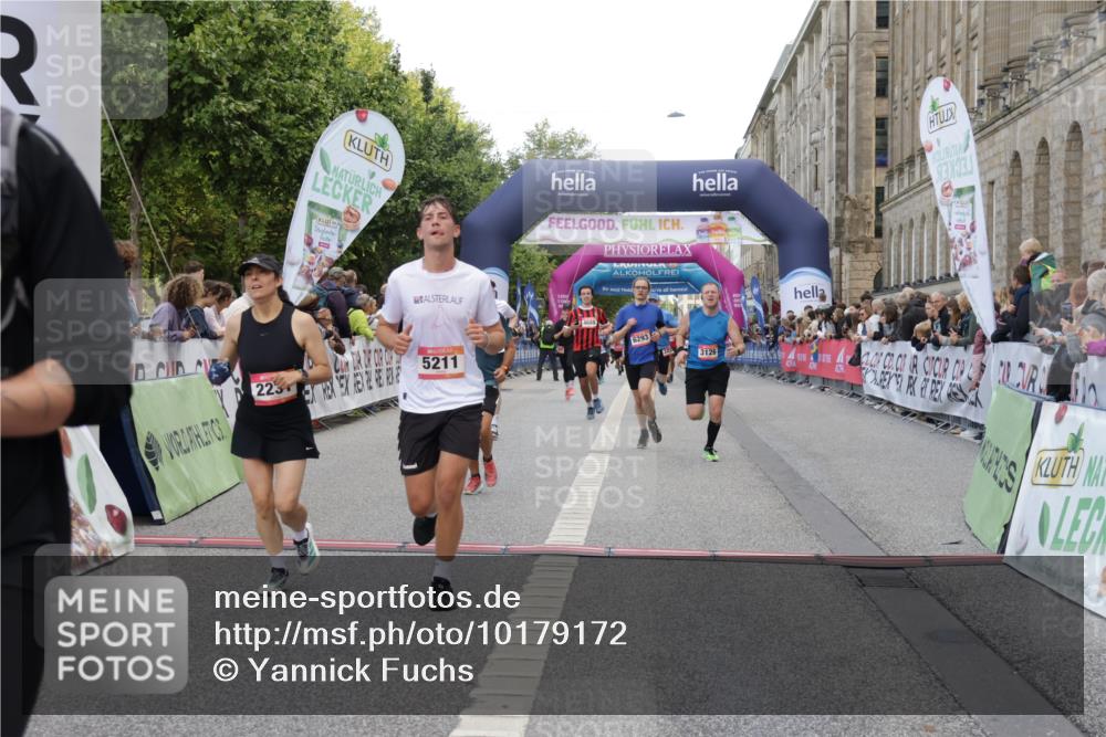 06.09.2026 - CURREX Alsterlauf Yannick Fuchs http://msf.ph/oto/10179172 06.09.2026 09:55:22 Ziel 2012, 2231, 2232, 2908, 3126, 3344, 3484, 4512, 4686, 4688, 5211, 5314, 5855, 6293 meine-sportfotos.de