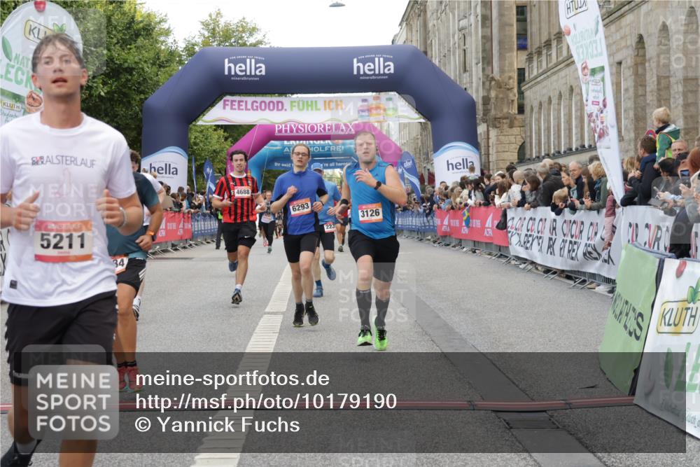 06.09.2026 - CURREX Alsterlauf Yannick Fuchs http://msf.ph/oto/10179190 06.09.2026 09:55:23 Ziel 2012, 2231, 2232, 2908, 3126, 3344, 3484, 4512, 4686, 4688, 5211, 5314, 5855, 6293, 6367 meine-sportfotos.de