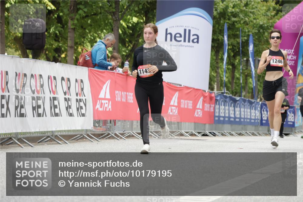 06.09.2026 - CURREX Alsterlauf Yannick Fuchs http://msf.ph/oto/10179195 06.09.2026 12:03:58 Ziel 1142, 1196, 8284 meine-sportfotos.de