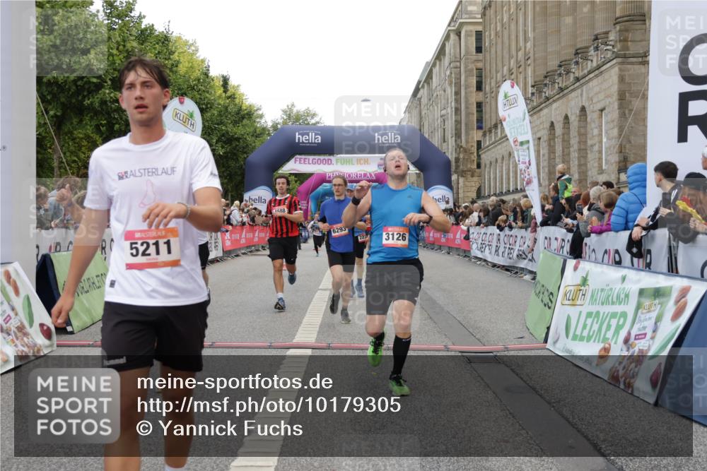 06.09.2026 - CURREX Alsterlauf Yannick Fuchs http://msf.ph/oto/10179305 06.09.2026 09:55:24 Ziel 2012, 2231, 2232, 3126, 3344, 3484, 4512, 4688, 5211, 5314, 5855, 6293, 6367 meine-sportfotos.de
