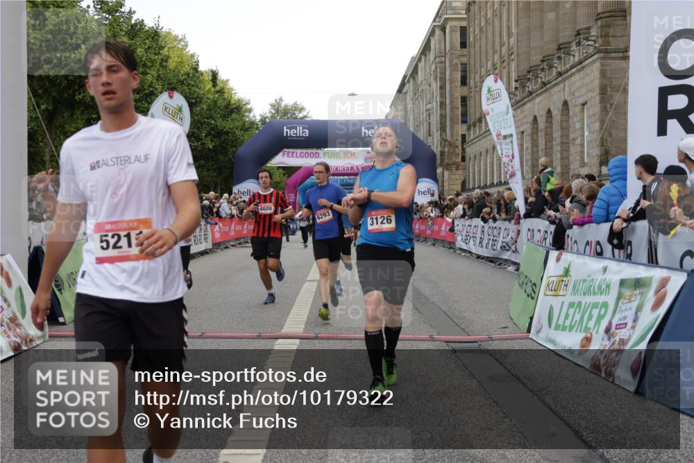 06.09.2026 - CURREX Alsterlauf Yannick Fuchs http://msf.ph/oto/10179322 06.09.2026 09:55:24 Ziel 2012, 2231, 2232, 3126, 3344, 3484, 4512, 4688, 5211, 5314, 5855, 6293, 6367 meine-sportfotos.de