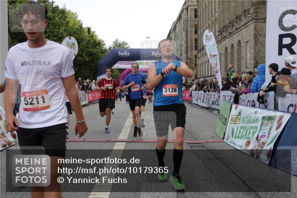 06.09.2026 - CURREX Alsterlauf Yannick Fuchs http://msf.ph/oto/10179365 06.09.2026 09:55:25 Ziel 2012, 2231, 2232, 3126, 3344, 3484, 4512, 4688, 5211, 5314, 5531, 5855, 6293, 6367 meine-sportfotos.de