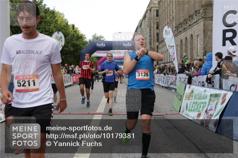 06.09.2026 - CURREX Alsterlauf Yannick Fuchs http://msf.ph/oto/10179381 06.09.2026 09:55:25 Ziel 2012, 2231, 2232, 3126, 3344, 3484, 4512, 4688, 5211, 5314, 5531, 5855, 6293, 6367 meine-sportfotos.de