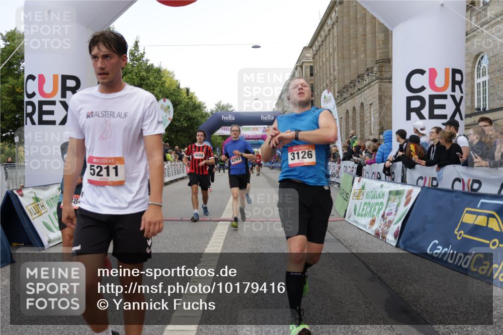 06.09.2026 - CURREX Alsterlauf Yannick Fuchs http://msf.ph/oto/10179416 06.09.2026 09:55:25 Ziel 2012, 2231, 2232, 3126, 3344, 3484, 4512, 4688, 5211, 5314, 5531, 5855, 6293, 6367 meine-sportfotos.de