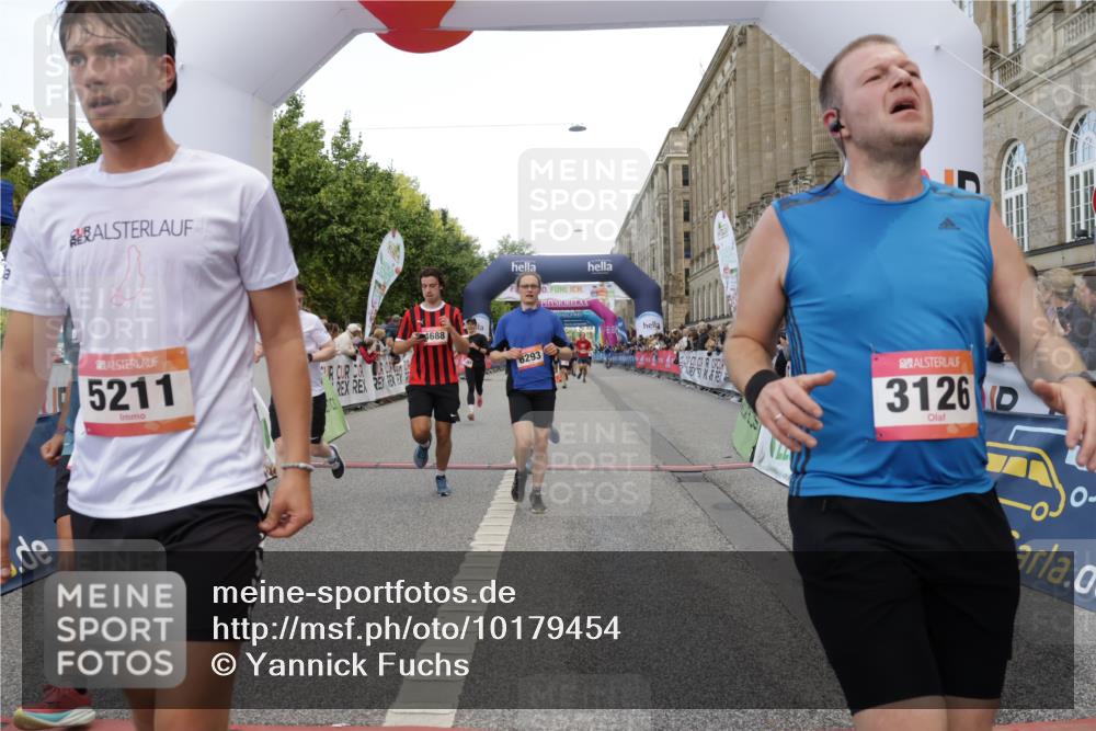 06.09.2026 - CURREX Alsterlauf Yannick Fuchs http://msf.ph/oto/10179454 06.09.2026 09:55:26 Ziel 2012, 2231, 2232, 3126, 3271, 3344, 3484, 4512, 4688, 5211, 5314, 5531, 5855, 6293, 6367 meine-sportfotos.de