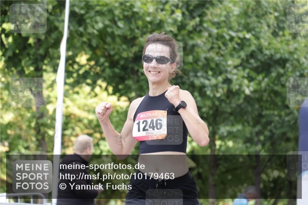06.09.2026 - CURREX Alsterlauf Yannick Fuchs http://msf.ph/oto/10179463 06.09.2026 12:04:04 Ziel 1142, 1246 meine-sportfotos.de