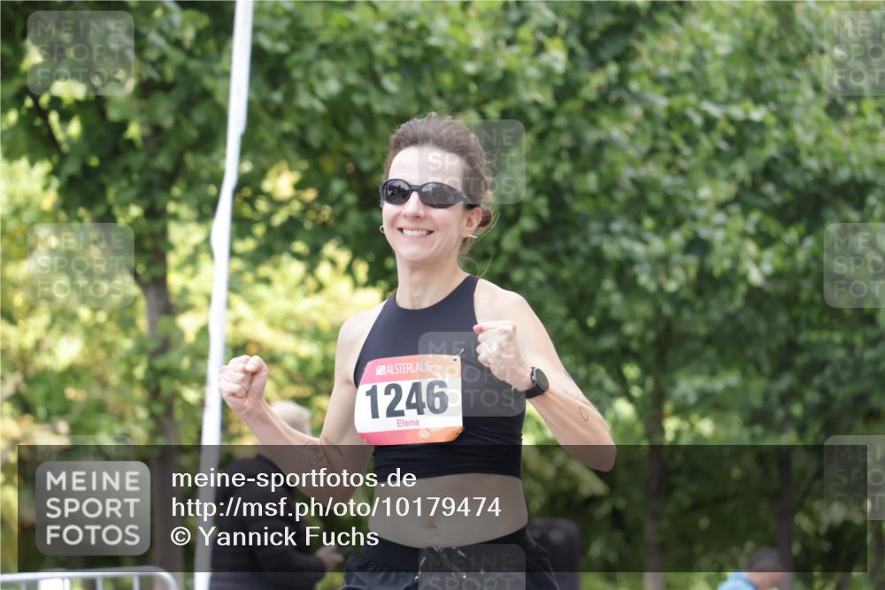 06.09.2026 - CURREX Alsterlauf Yannick Fuchs http://msf.ph/oto/10179474 06.09.2026 12:04:04 Ziel 1142, 1246 meine-sportfotos.de