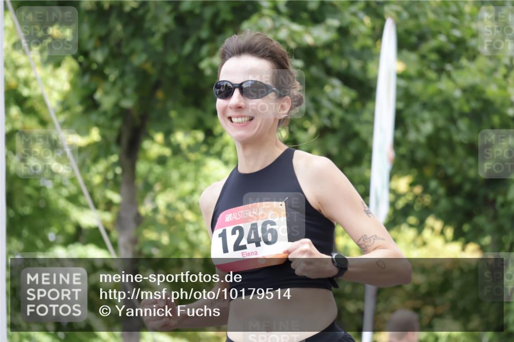 06.09.2026 - CURREX Alsterlauf Yannick Fuchs http://msf.ph/oto/10179514 06.09.2026 12:04:05 Ziel 1142, 1188, 1246 meine-sportfotos.de