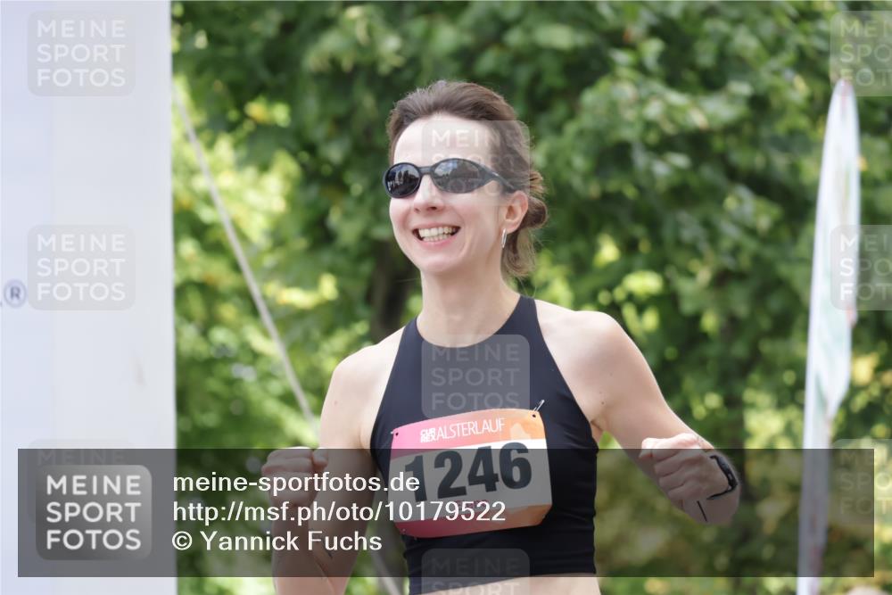 06.09.2026 - CURREX Alsterlauf Yannick Fuchs http://msf.ph/oto/10179522 06.09.2026 12:04:05 Ziel 1142, 1188, 1246 meine-sportfotos.de