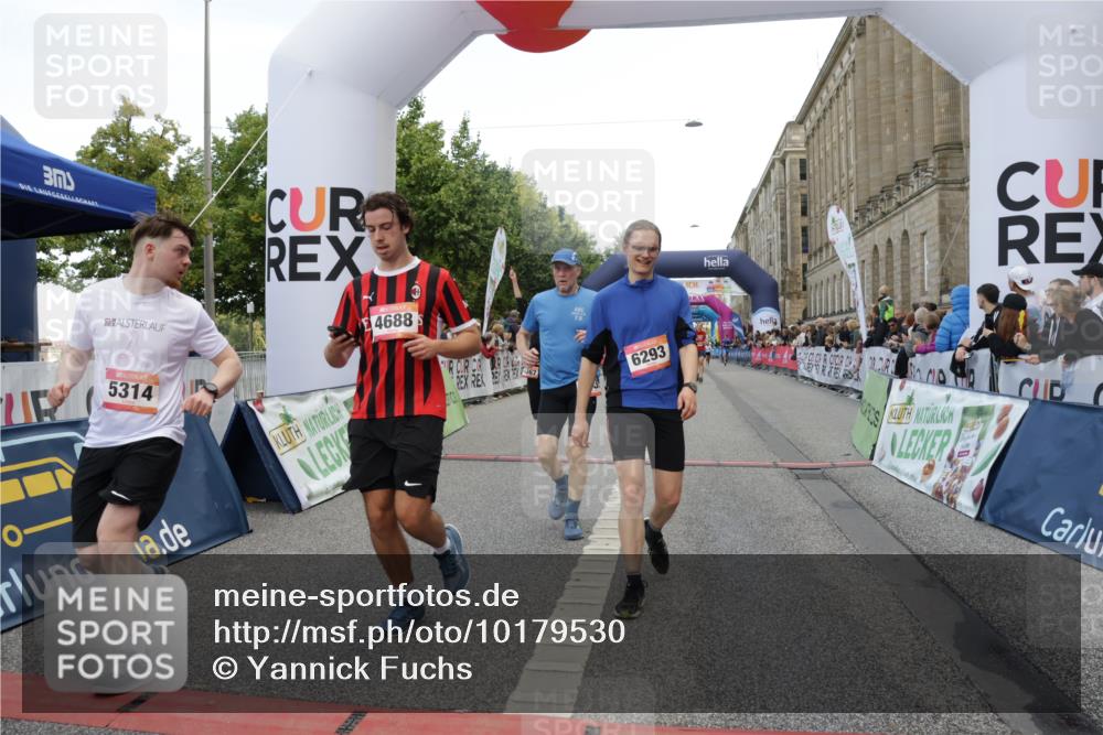 06.09.2026 - CURREX Alsterlauf Yannick Fuchs http://msf.ph/oto/10179530 06.09.2026 09:55:27 Ziel 2012, 2231, 2232, 3126, 3271, 3344, 3484, 4512, 4688, 5211, 5314, 5531, 5720, 5855, 6293, 6367 meine-sportfotos.de