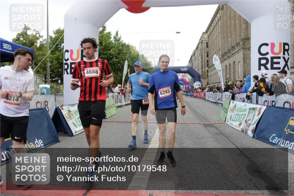 06.09.2026 - CURREX Alsterlauf Yannick Fuchs http://msf.ph/oto/10179548 06.09.2026 09:55:27 Ziel 2012, 2231, 2232, 3126, 3271, 3344, 3484, 4512, 4688, 5211, 5314, 5531, 5720, 5855, 6293, 6367 meine-sportfotos.de