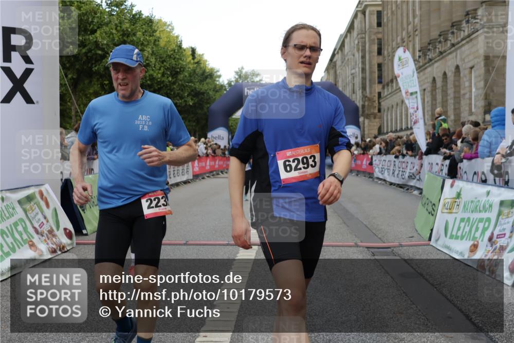 06.09.2026 - CURREX Alsterlauf Yannick Fuchs http://msf.ph/oto/10179573 06.09.2026 09:55:28 Ziel 2012, 2231, 2232, 3126, 3271, 3344, 3484, 4688, 4949, 5211, 5314, 5531, 5720, 6293, 6367 meine-sportfotos.de
