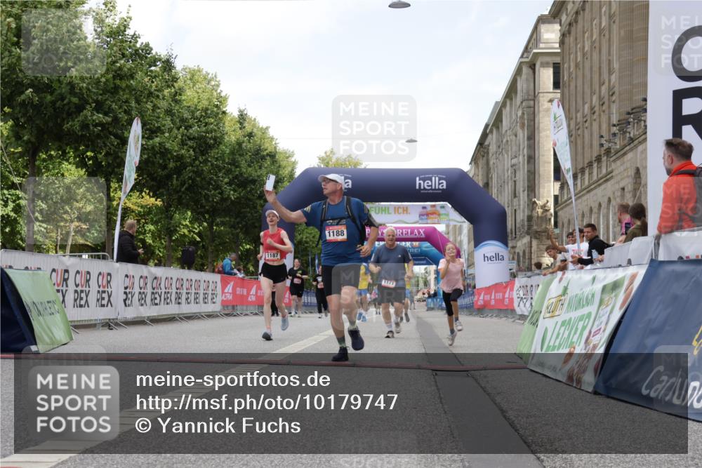 06.09.2026 - CURREX Alsterlauf Yannick Fuchs http://msf.ph/oto/10179747 06.09.2026 12:04:09 Ziel 1142, 1171, 1172, 1187, 1188, 1246 meine-sportfotos.de