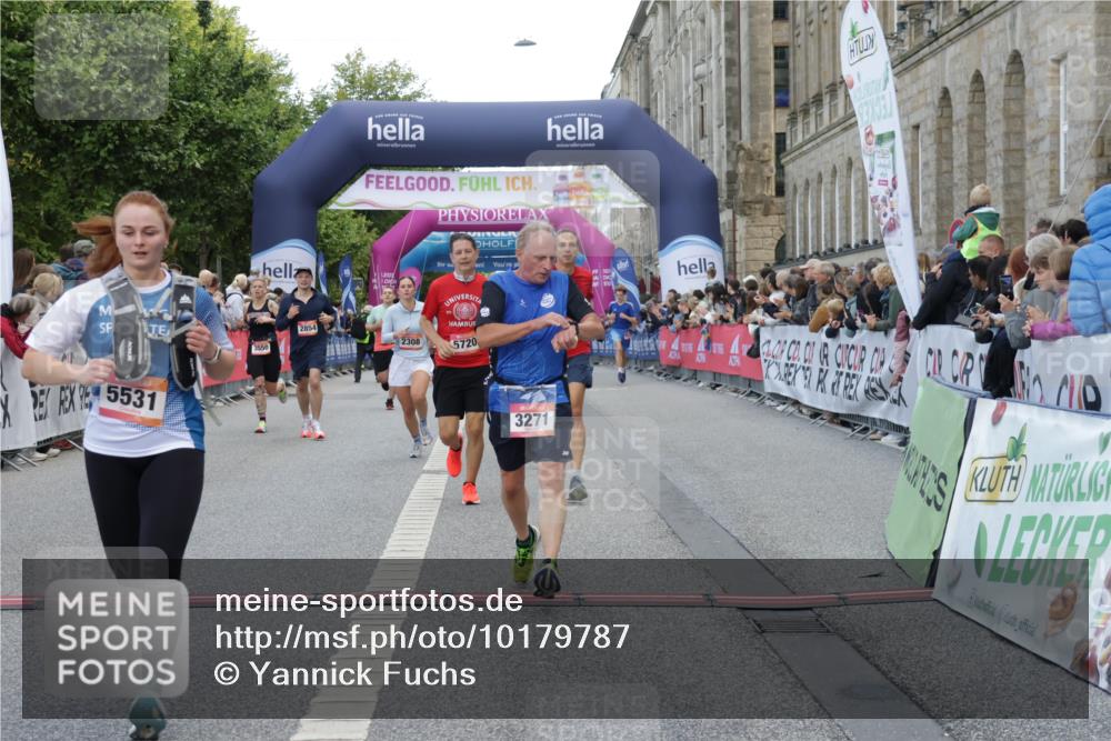 06.09.2026 - CURREX Alsterlauf Yannick Fuchs http://msf.ph/oto/10179787 06.09.2026 09:55:31 Ziel 2232, 2308, 2420, 2854, 3126, 3271, 3484, 3550, 4688, 4949, 5314, 5531, 5720, 6293, 6367 meine-sportfotos.de