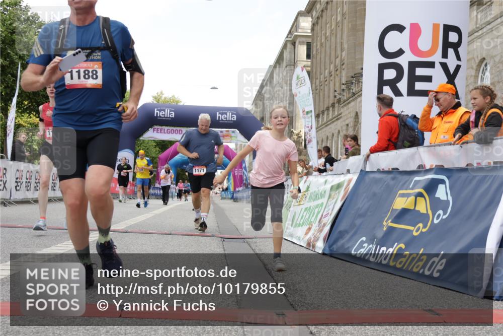 06.09.2026 - CURREX Alsterlauf Yannick Fuchs http://msf.ph/oto/10179855 06.09.2026 12:04:12 Ziel 1171, 1172, 1187, 1188, 1228, 1229 meine-sportfotos.de