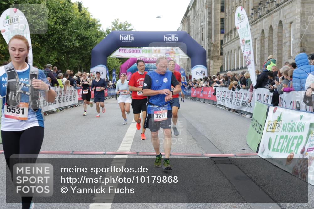 06.09.2026 - CURREX Alsterlauf Yannick Fuchs http://msf.ph/oto/10179868 06.09.2026 09:55:31 Ziel 2232, 2308, 2420, 2854, 3126, 3271, 3484, 3550, 4688, 4949, 5314, 5531, 5720, 6293, 6367 meine-sportfotos.de