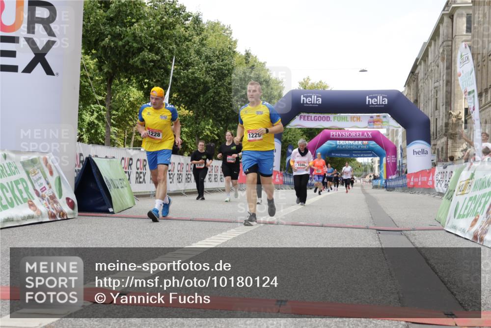 06.09.2026 - CURREX Alsterlauf Yannick Fuchs http://msf.ph/oto/10180124 06.09.2026 12:04:17 Ziel 1046, 1071, 1171, 1172, 1187, 1188, 1228, 1229, 1307 meine-sportfotos.de