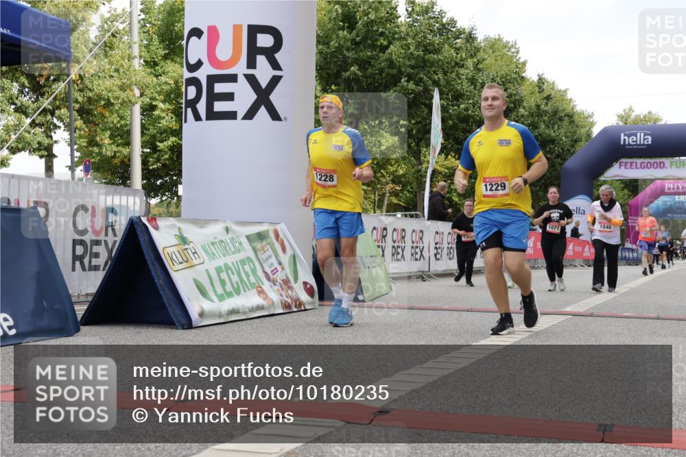 06.09.2026 - CURREX Alsterlauf Yannick Fuchs http://msf.ph/oto/10180235 06.09.2026 12:04:18 Ziel 1046, 1071, 1171, 1172, 1187, 1228, 1229, 1307 meine-sportfotos.de