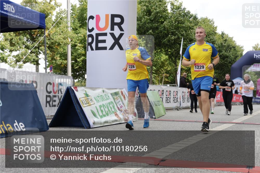 06.09.2026 - CURREX Alsterlauf Yannick Fuchs http://msf.ph/oto/10180256 06.09.2026 12:04:18 Ziel 1046, 1071, 1171, 1172, 1187, 1228, 1229, 1307 meine-sportfotos.de