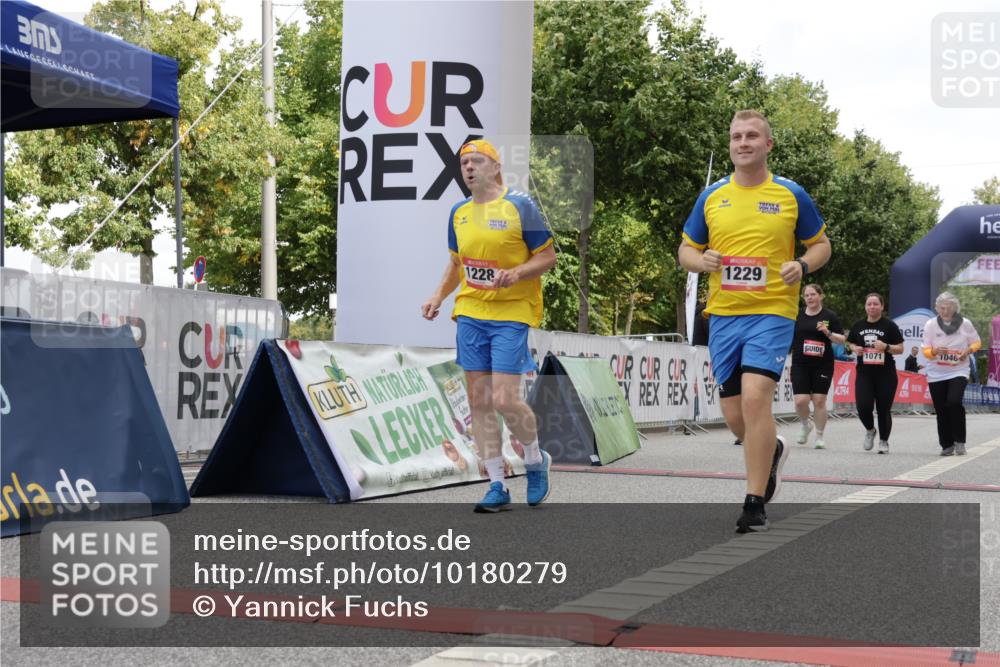06.09.2026 - CURREX Alsterlauf Yannick Fuchs http://msf.ph/oto/10180279 06.09.2026 12:04:18 Ziel 1046, 1071, 1171, 1172, 1187, 1228, 1229, 1307 meine-sportfotos.de
