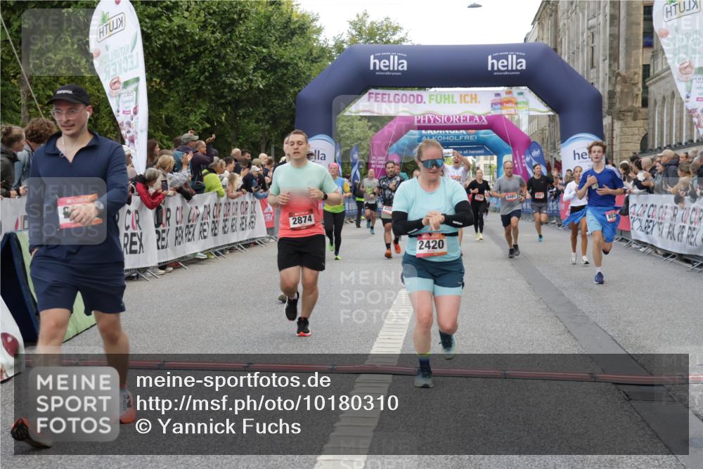 06.09.2026 - CURREX Alsterlauf Yannick Fuchs http://msf.ph/oto/10180310 06.09.2026 09:55:36 Ziel 2308, 2420, 2854, 2874, 3271, 3481, 3550, 3929, 4284, 4404, 4827, 4949, 4962, 5531, 5720, 6479, 8027, 8204 meine-sportfotos.de