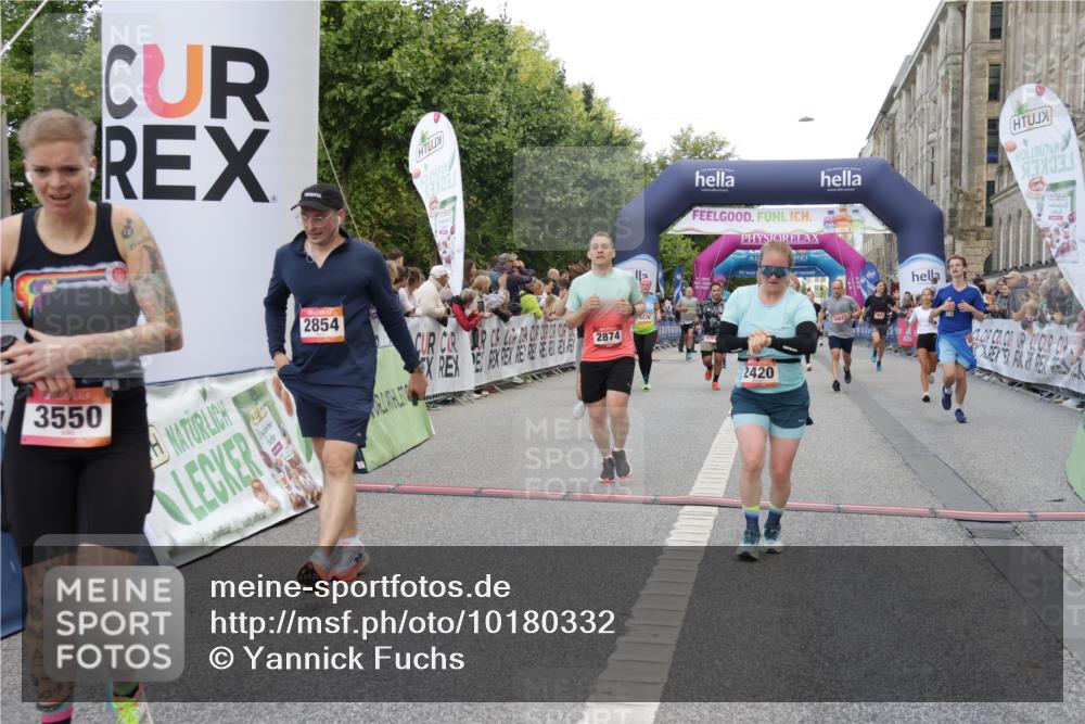 06.09.2026 - CURREX Alsterlauf Yannick Fuchs http://msf.ph/oto/10180332 06.09.2026 09:55:36 Ziel 2308, 2420, 2854, 2874, 3271, 3481, 3550, 3929, 4284, 4404, 4827, 4949, 4962, 5531, 5720, 6479, 8027, 8204 meine-sportfotos.de