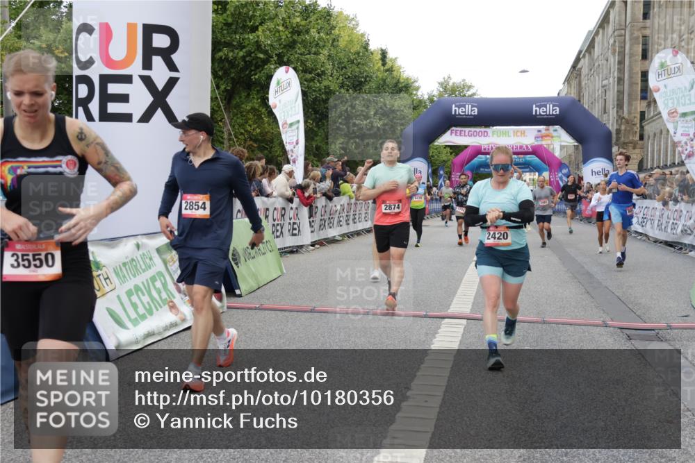 06.09.2026 - CURREX Alsterlauf Yannick Fuchs http://msf.ph/oto/10180356 06.09.2026 09:55:37 Ziel 2308, 2420, 2854, 2874, 3051, 3271, 3481, 3550, 3929, 4284, 4404, 4827, 4949, 4962, 5531, 5720, 6034, 6479, 8027, 8204 meine-sportfotos.de