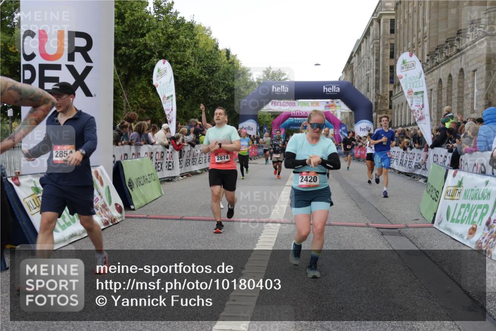 06.09.2026 - CURREX Alsterlauf Yannick Fuchs http://msf.ph/oto/10180403 06.09.2026 09:55:37 Ziel 2308, 2420, 2854, 2874, 3051, 3271, 3481, 3550, 3929, 4284, 4404, 4827, 4949, 4962, 5531, 5720, 6034, 6479, 8027, 8204 meine-sportfotos.de