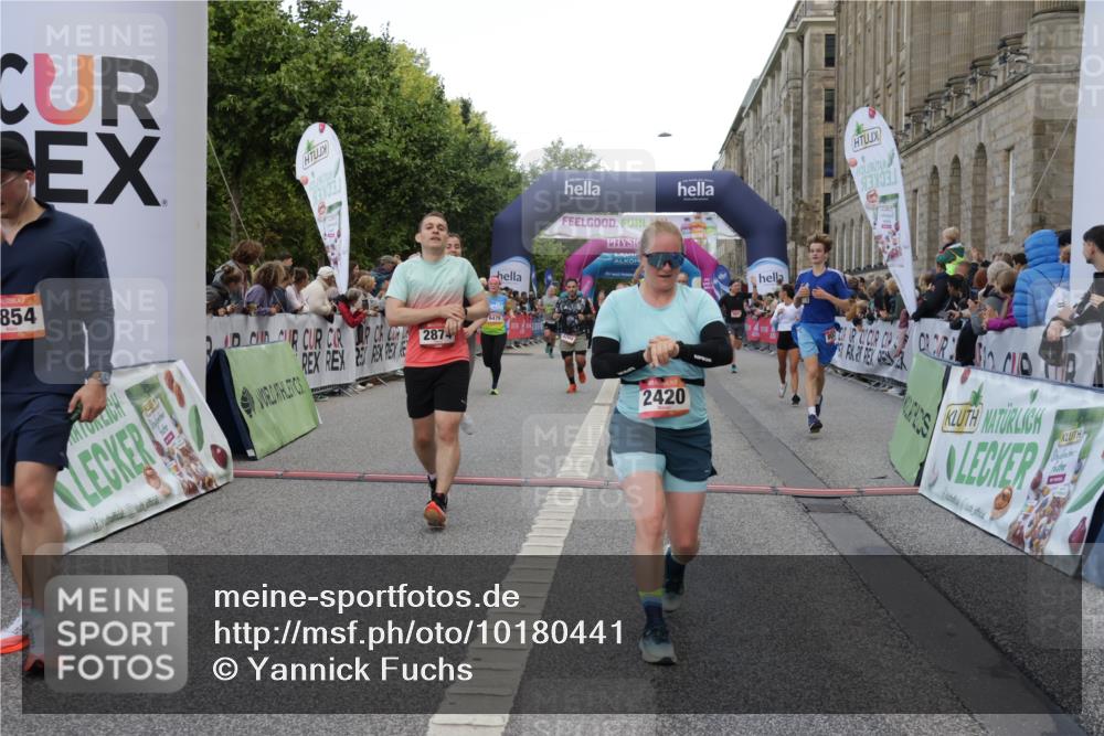 06.09.2026 - CURREX Alsterlauf Yannick Fuchs http://msf.ph/oto/10180441 06.09.2026 09:55:37 Ziel 2308, 2420, 2854, 2874, 3051, 3271, 3481, 3550, 3929, 4284, 4404, 4827, 4949, 4962, 5531, 5720, 6034, 6479, 8027, 8204 meine-sportfotos.de