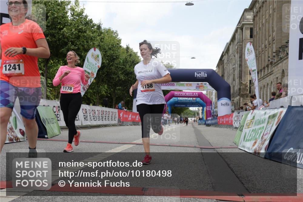 06.09.2026 - CURREX Alsterlauf Yannick Fuchs http://msf.ph/oto/10180498 06.09.2026 12:04:25 Ziel 1046, 1071, 1158, 1174, 1178, 1241, 1307 meine-sportfotos.de