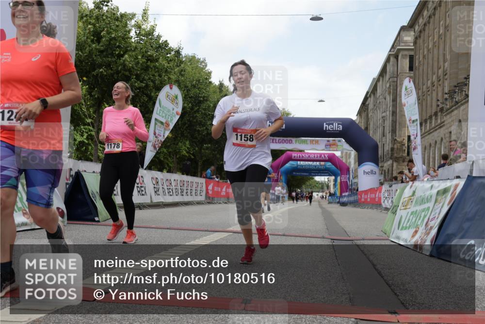 06.09.2026 - CURREX Alsterlauf Yannick Fuchs http://msf.ph/oto/10180516 06.09.2026 12:04:26 Ziel 1046, 1071, 1158, 1174, 1178, 1241, 1307 meine-sportfotos.de