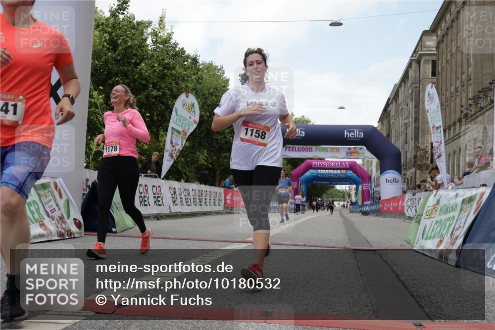 06.09.2026 - CURREX Alsterlauf Yannick Fuchs http://msf.ph/oto/10180532 06.09.2026 12:04:26 Ziel 1046, 1071, 1158, 1174, 1178, 1241, 1307 meine-sportfotos.de