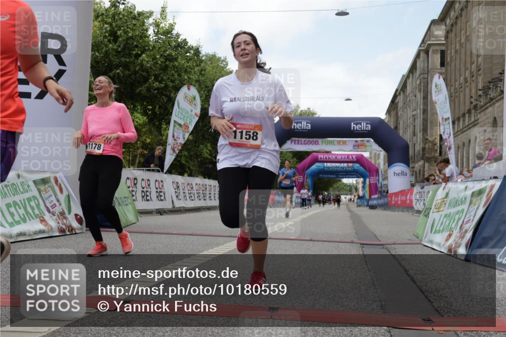 06.09.2026 - CURREX Alsterlauf Yannick Fuchs http://msf.ph/oto/10180559 06.09.2026 12:04:26 Ziel 1046, 1071, 1158, 1174, 1178, 1241, 1307 meine-sportfotos.de