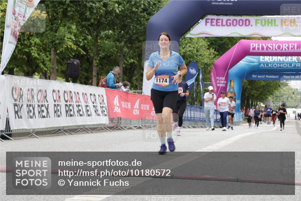 06.09.2026 - CURREX Alsterlauf Yannick Fuchs http://msf.ph/oto/10180572 06.09.2026 12:04:28 Ziel 1046, 1071, 1158, 1174, 1178, 1241, 1307 meine-sportfotos.de