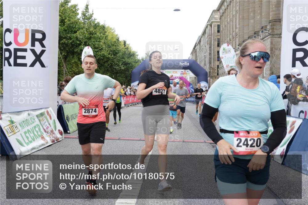 06.09.2026 - CURREX Alsterlauf Yannick Fuchs http://msf.ph/oto/10180575 06.09.2026 09:55:39 Ziel 2117, 2308, 2420, 2479, 2854, 2874, 3051, 3481, 3550, 3799, 3929, 4284, 4404, 4827, 4949, 4962, 5720, 6034, 6479, 8027, 8204 meine-sportfotos.de