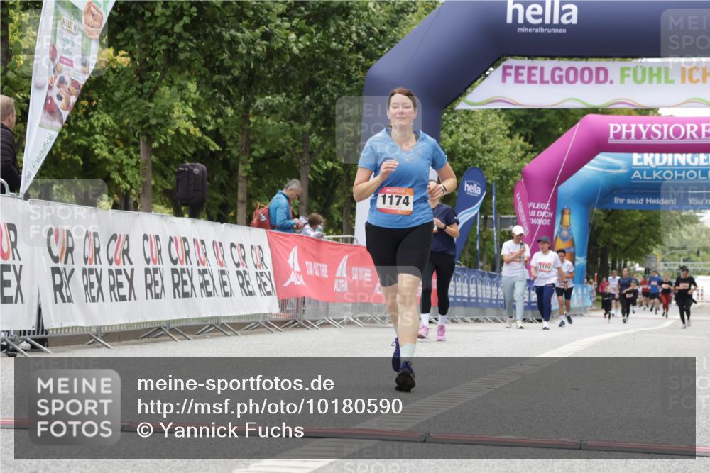 06.09.2026 - CURREX Alsterlauf Yannick Fuchs http://msf.ph/oto/10180590 06.09.2026 12:04:28 Ziel 1046, 1071, 1158, 1174, 1178, 1241, 1307 meine-sportfotos.de