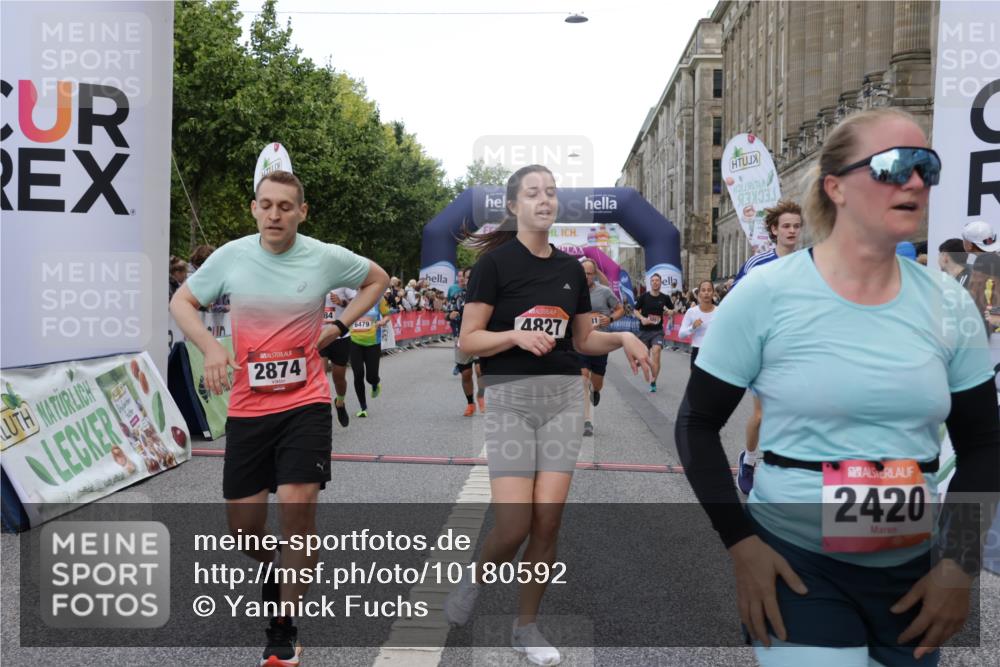 06.09.2026 - CURREX Alsterlauf Yannick Fuchs http://msf.ph/oto/10180592 06.09.2026 09:55:39 Ziel 2117, 2308, 2420, 2479, 2854, 2874, 3051, 3481, 3550, 3799, 3929, 4284, 4404, 4827, 4949, 4962, 5720, 6034, 6479, 8027, 8204 meine-sportfotos.de