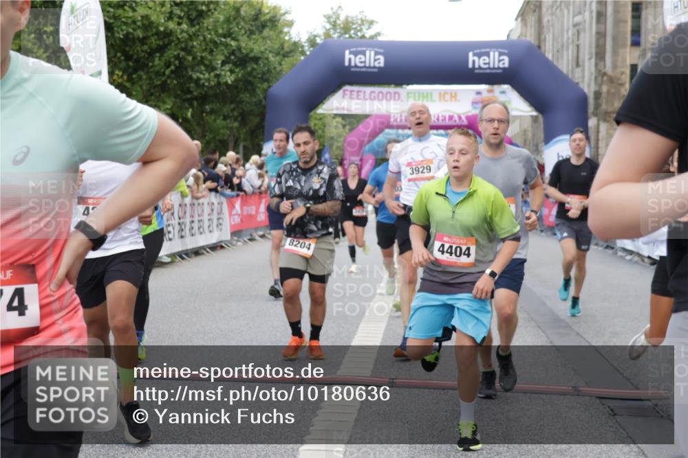 06.09.2026 - CURREX Alsterlauf Yannick Fuchs http://msf.ph/oto/10180636 06.09.2026 09:55:40 Ziel 2117, 2308, 2420, 2479, 2854, 2874, 3051, 3304, 3481, 3550, 3799, 3929, 4284, 4404, 4827, 4949, 4962, 6034, 6479, 8027, 8204 meine-sportfotos.de