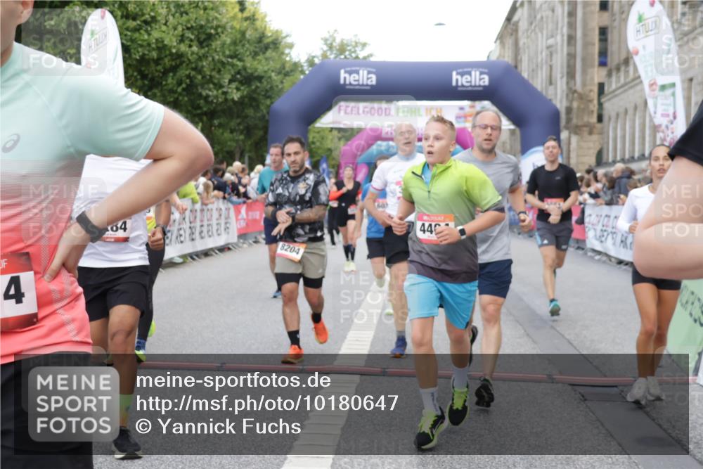 06.09.2026 - CURREX Alsterlauf Yannick Fuchs http://msf.ph/oto/10180647 06.09.2026 09:55:40 Ziel 2117, 2308, 2420, 2479, 2854, 2874, 3051, 3304, 3481, 3550, 3799, 3929, 4284, 4404, 4827, 4949, 4962, 6034, 6479, 8027, 8204 meine-sportfotos.de