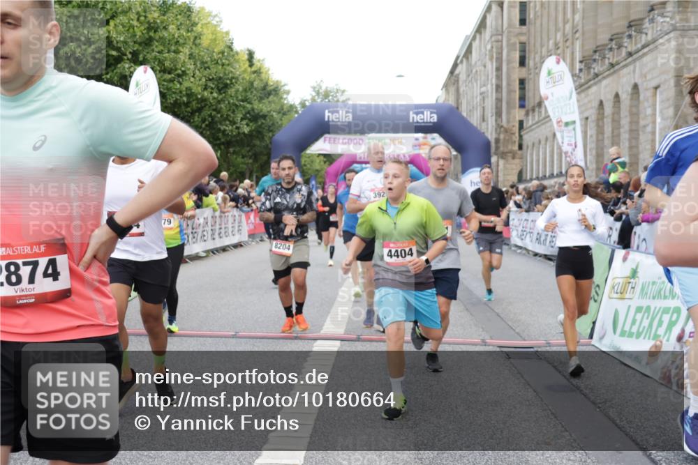 06.09.2026 - CURREX Alsterlauf Yannick Fuchs http://msf.ph/oto/10180664 06.09.2026 09:55:40 Ziel 2117, 2308, 2420, 2479, 2854, 2874, 3051, 3304, 3481, 3550, 3799, 3929, 4284, 4404, 4827, 4949, 4962, 6034, 6479, 8027, 8204 meine-sportfotos.de