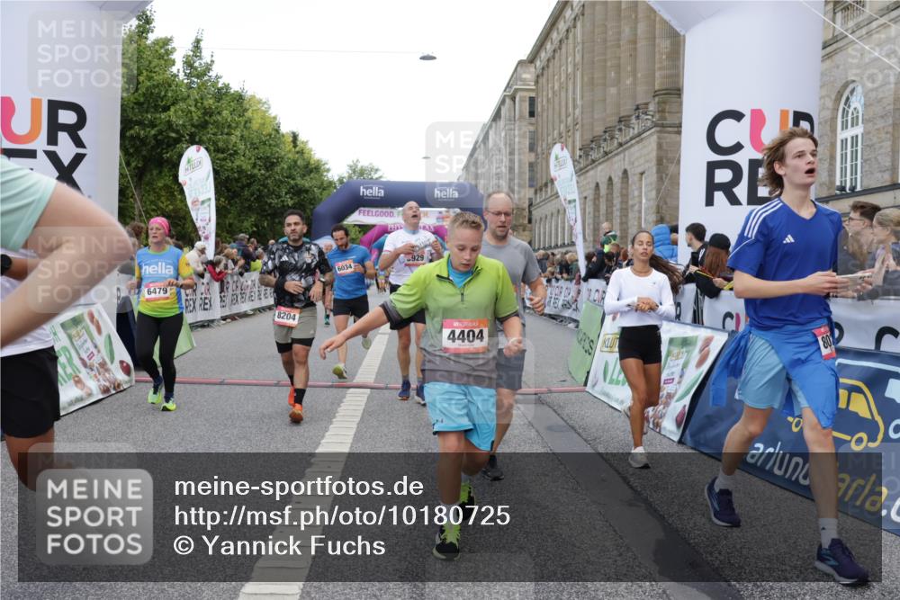 06.09.2026 - CURREX Alsterlauf Yannick Fuchs http://msf.ph/oto/10180725 06.09.2026 09:55:41 Ziel 2117, 2308, 2420, 2479, 2854, 2874, 3051, 3304, 3481, 3550, 3799, 3929, 4284, 4404, 4827, 4955, 4962, 6034, 6479, 8027, 8204 meine-sportfotos.de
