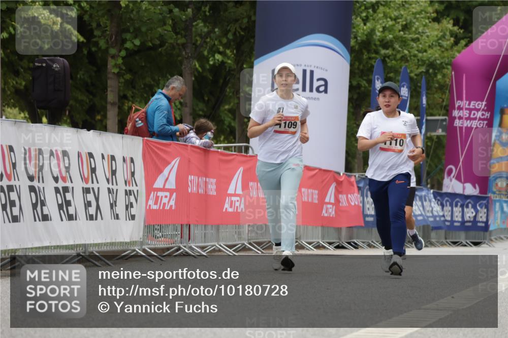 06.09.2026 - CURREX Alsterlauf Yannick Fuchs http://msf.ph/oto/10180728 06.09.2026 12:04:36 Ziel 1109, 1110, 1174, 1179 meine-sportfotos.de