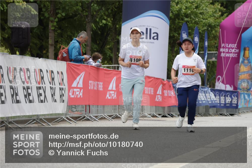 06.09.2026 - CURREX Alsterlauf Yannick Fuchs http://msf.ph/oto/10180740 06.09.2026 12:04:36 Ziel 1109, 1110, 1174, 1179 meine-sportfotos.de