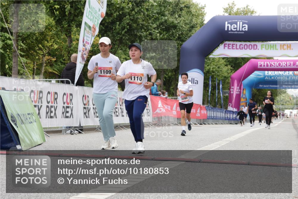 06.09.2026 - CURREX Alsterlauf Yannick Fuchs http://msf.ph/oto/10180853 06.09.2026 12:04:41 Ziel 1109, 1110, 1179, 8090 meine-sportfotos.de