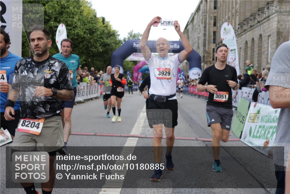 06.09.2026 - CURREX Alsterlauf Yannick Fuchs http://msf.ph/oto/10180885 06.09.2026 09:55:43 Ziel 2117, 2420, 2479, 2874, 3051, 3304, 3481, 3799, 3902, 3903, 3929, 4284, 4404, 4827, 4865, 4955, 4962, 5488, 6034, 6479, 8027, 8204 meine-sportfotos.de