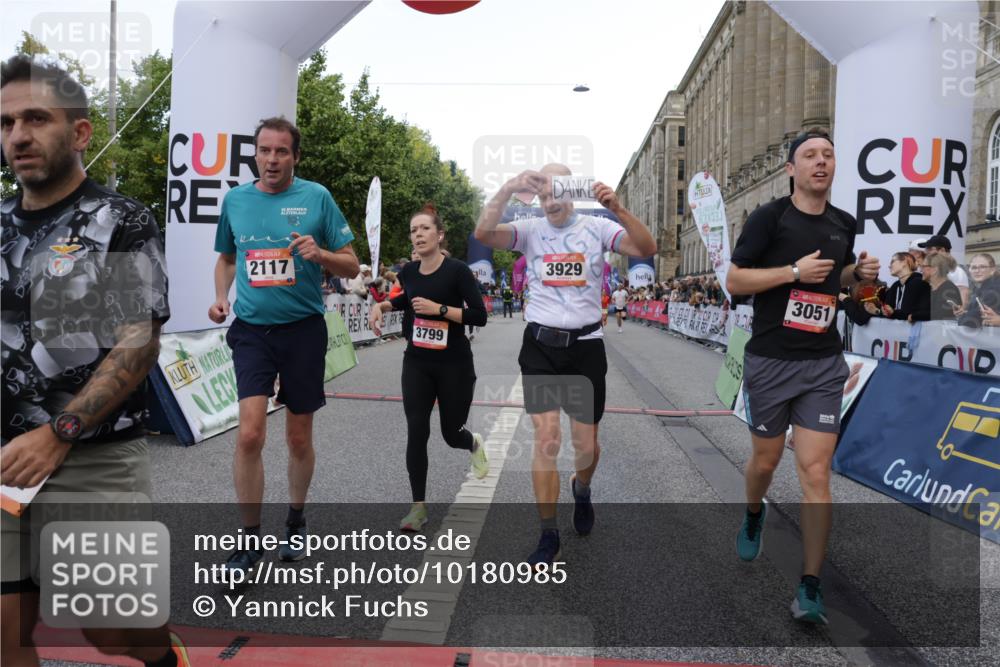 06.09.2026 - CURREX Alsterlauf Yannick Fuchs http://msf.ph/oto/10180985 06.09.2026 09:55:44 Ziel 2117, 2479, 2874, 3051, 3304, 3481, 3799, 3902, 3903, 3929, 4284, 4404, 4827, 4865, 4955, 4961, 4962, 5488, 6034, 6479, 8027, 8204 meine-sportfotos.de