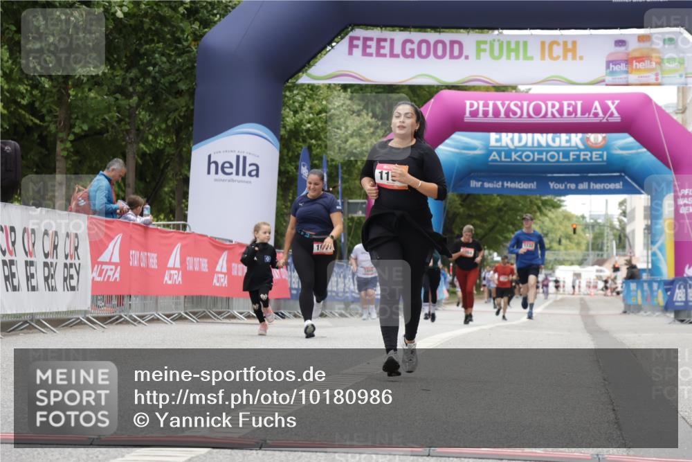 06.09.2026 - CURREX Alsterlauf Yannick Fuchs http://msf.ph/oto/10180986 06.09.2026 12:04:47 Ziel 1036, 1109, 1110, 1199, 8090 meine-sportfotos.de
