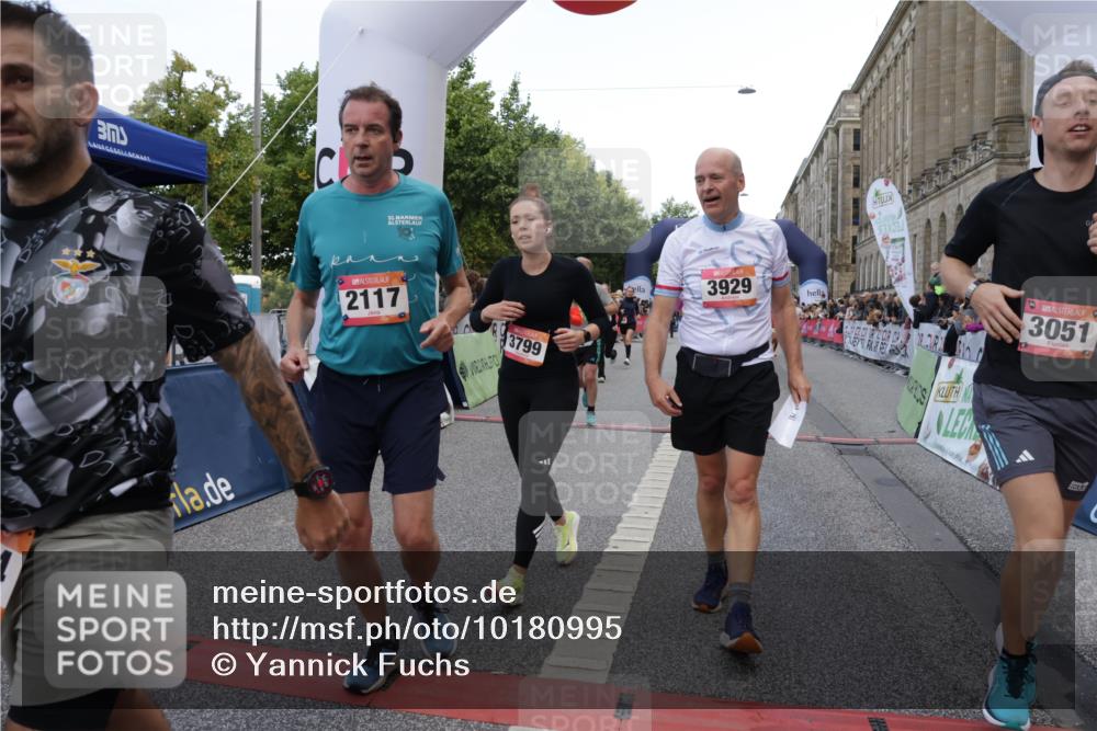 06.09.2026 - CURREX Alsterlauf Yannick Fuchs http://msf.ph/oto/10180995 06.09.2026 09:55:44 Ziel 2117, 2479, 2874, 3051, 3304, 3481, 3799, 3902, 3903, 3929, 4284, 4404, 4827, 4865, 4955, 4961, 4962, 5488, 6034, 6479, 8027, 8204 meine-sportfotos.de