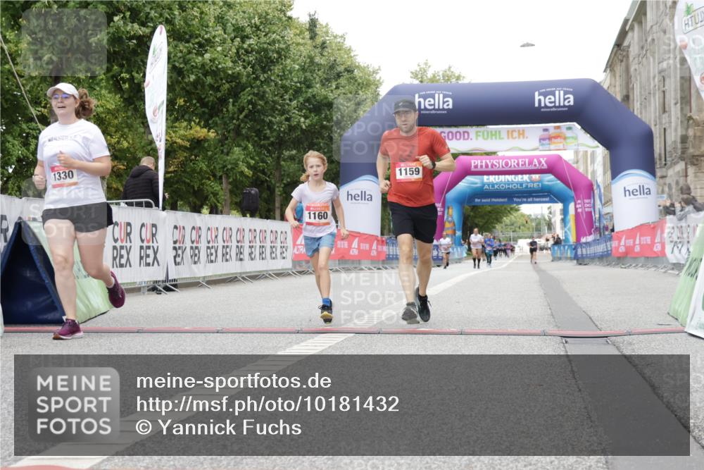 06.09.2026 - CURREX Alsterlauf Yannick Fuchs http://msf.ph/oto/10181432 06.09.2026 12:05:07 Ziel 1159, 1160, 1330, 2484 meine-sportfotos.de